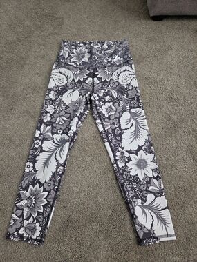 Evolution & Creation- Floral Dark Blue & White Yoga Capris